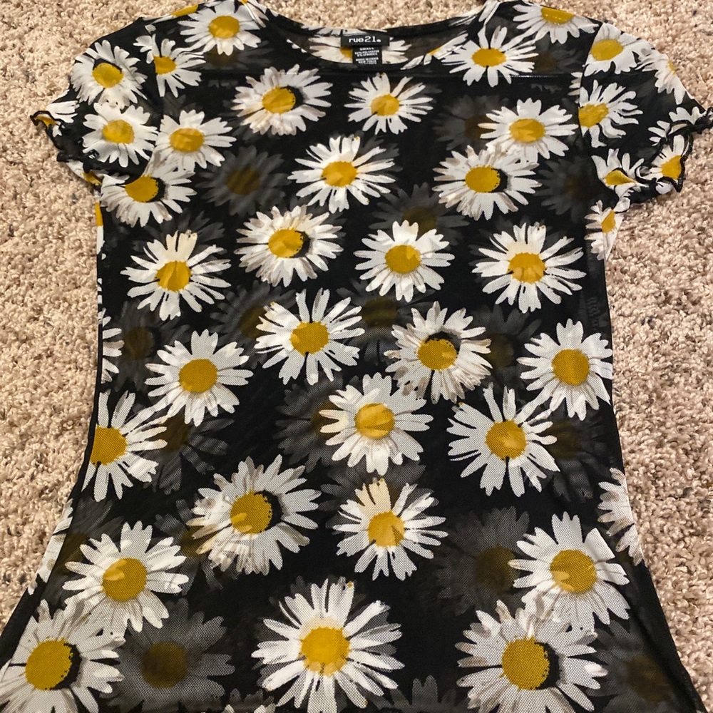 Super cute top! Never worn excellent condition.